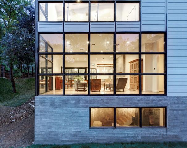 1700 S 6th ST, Austin, TX 78704