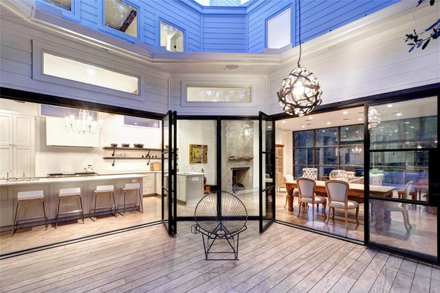 1700 S 6th ST, Austin, TX 78704