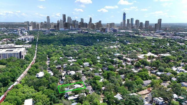 1700 S 6th ST, Austin, TX 78704