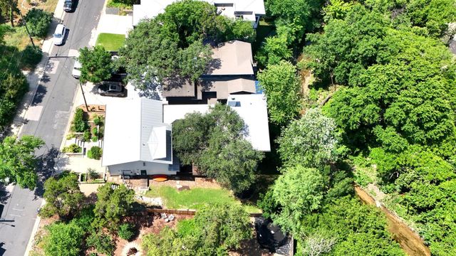 1700 S 6th ST, Austin, TX 78704