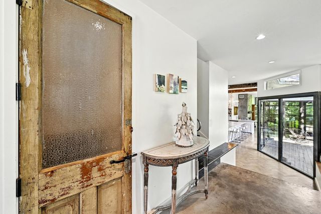 1700 S 6th ST, Austin, TX 78704