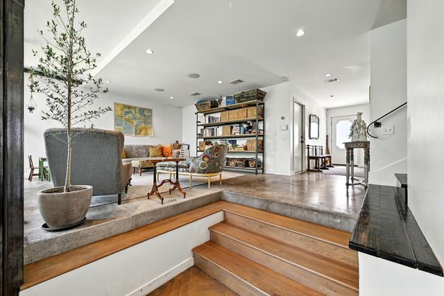 1700 S 6th ST, Austin, TX 78704