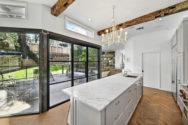 1700 S 6th ST, Austin, TX 78704