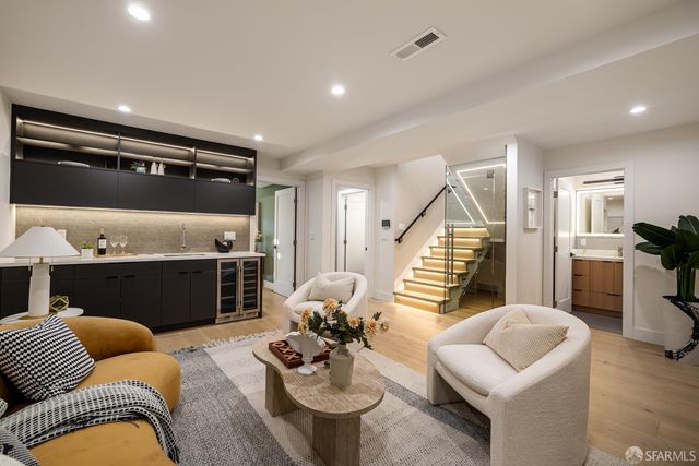 1047 Plymouth Avenue, San Francisco, CA 94112