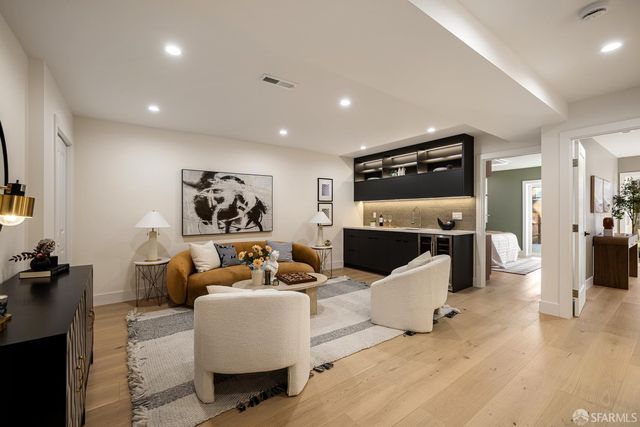 1047 Plymouth Avenue, San Francisco, CA 94112