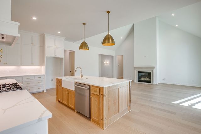 8118 Luanna Hills, Benbrook, TX 76126