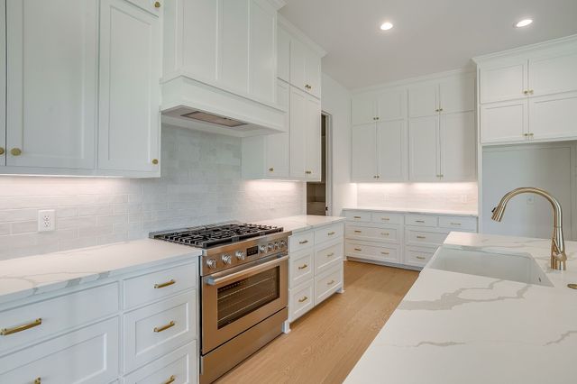 8118 Luanna Hills, Benbrook, TX 76126