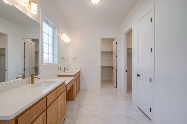 8118 Luanna Hills, Benbrook, TX 76126