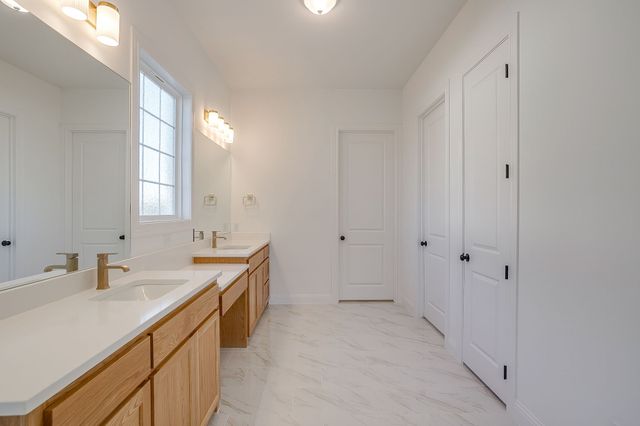 8118 Luanna Hills, Benbrook, TX 76126