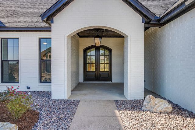 8118 Luanna Hills, Benbrook, TX 76126