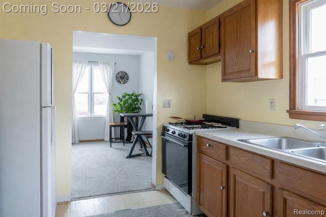 5763 N Silvery Lane, Dearborn Heights, MI 48127