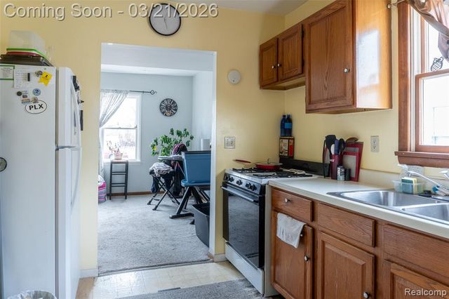 5763 N Silvery Lane, Dearborn Heights, MI 48127