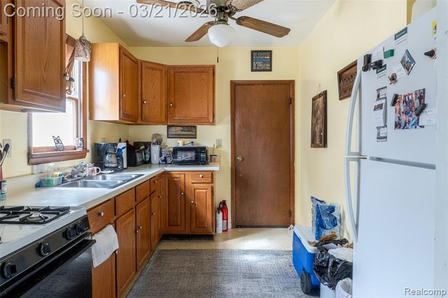 5763 N Silvery Lane, Dearborn Heights, MI 48127