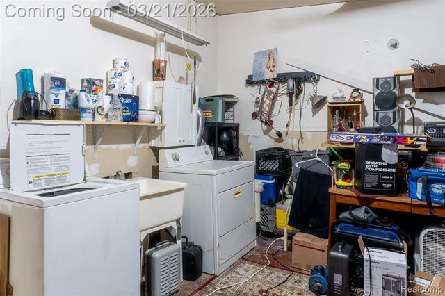 5763 N Silvery Lane, Dearborn Heights, MI 48127