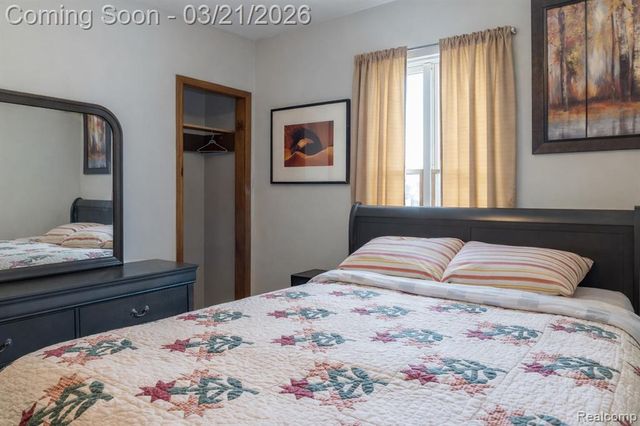 5763 N Silvery Lane, Dearborn Heights, MI 48127