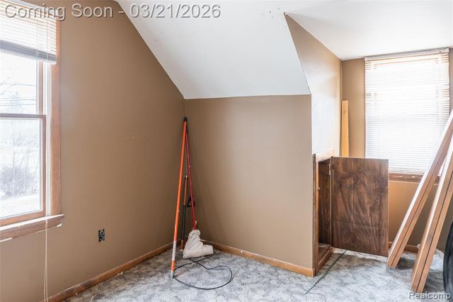 5763 N Silvery Lane, Dearborn Heights, MI 48127