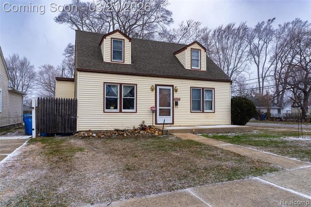 5763 N Silvery Lane, Dearborn Heights, MI 48127