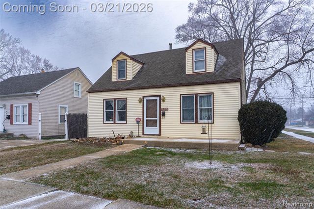 5763 N Silvery Lane, Dearborn Heights, MI 48127