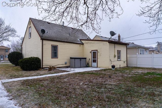 5763 N Silvery Lane, Dearborn Heights, MI 48127