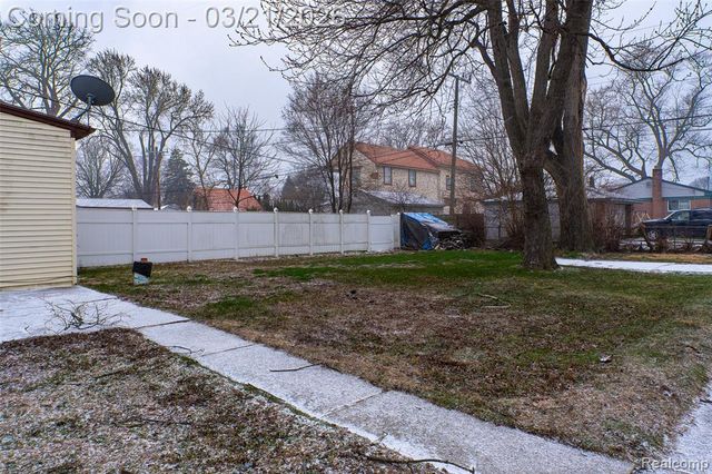 5763 N Silvery Lane, Dearborn Heights, MI 48127