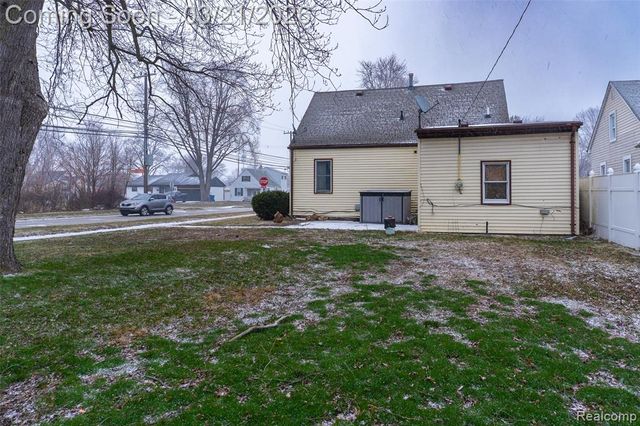 5763 N Silvery Lane, Dearborn Heights, MI 48127