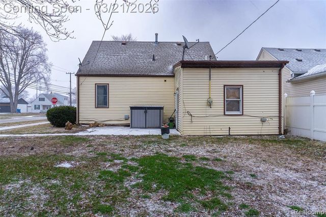 5763 N Silvery Lane, Dearborn Heights, MI 48127