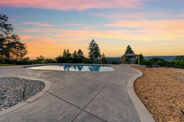 710 Sierra Dr, Placerville, CA 95667