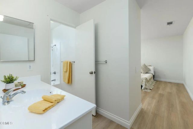 24121 Village 24, Camarillo, CA 93012