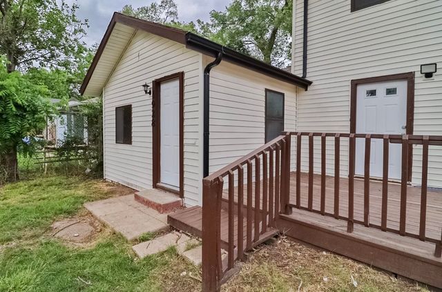 1928 S Mosley Ave, Wichita, KS 67211