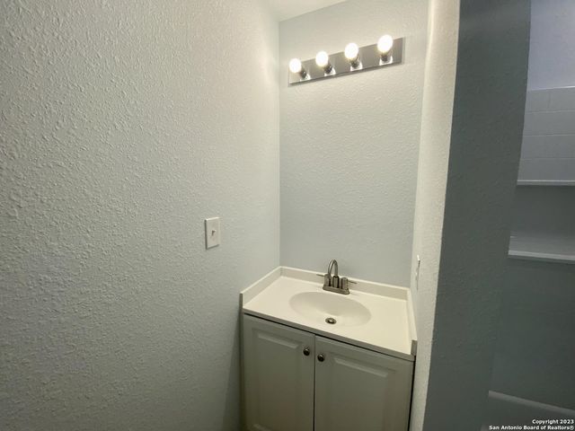 1632 S Hamilton St Unit 101, San Antonio, TX 78207