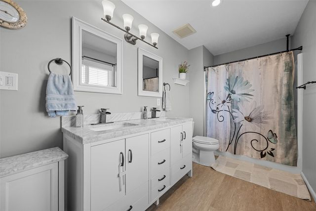 1105 Maple Street, Robins, IA 52328