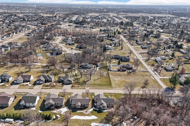 1105 Maple Street, Robins, IA 52328