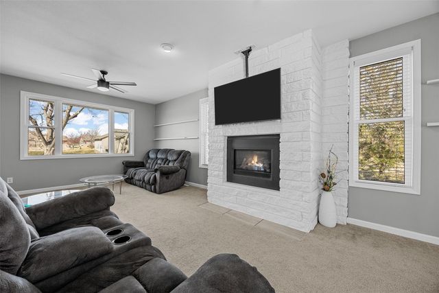 1105 Maple Street, Robins, IA 52328