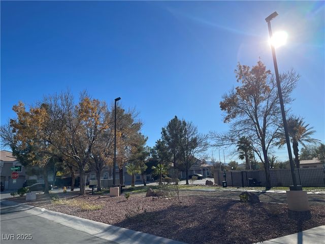 10110 Quaint Tree Street, Las Vegas, NV 89183