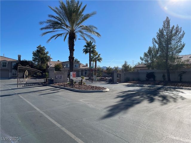10110 Quaint Tree Street, Las Vegas, NV 89183