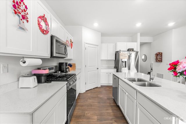 2730 Berrywood Lane, Yorkville, IL 60560