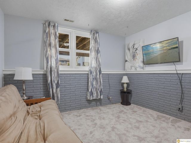 4920 S 66th Street, Lincoln, NE 68516