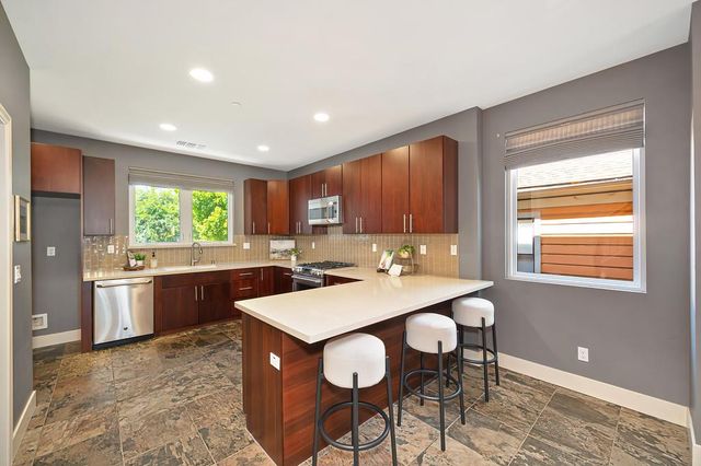 3024 I St, Sacramento, CA 95816