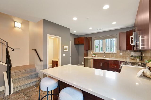 3024 I St, Sacramento, CA 95816
