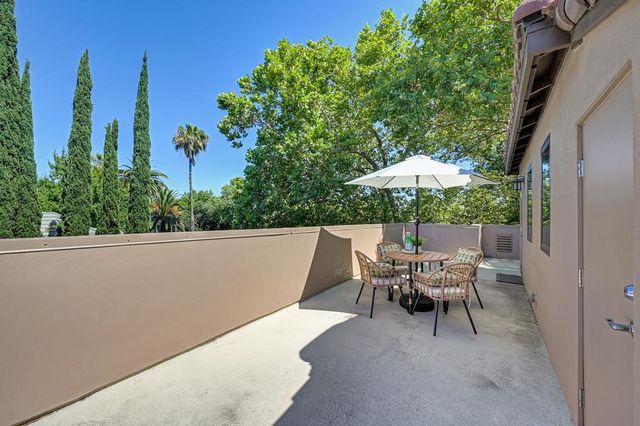 3024 I St, Sacramento, CA 95816