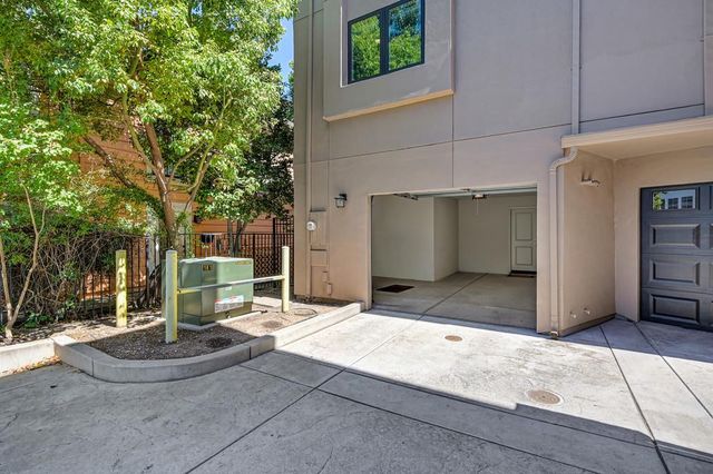 3024 I St, Sacramento, CA 95816