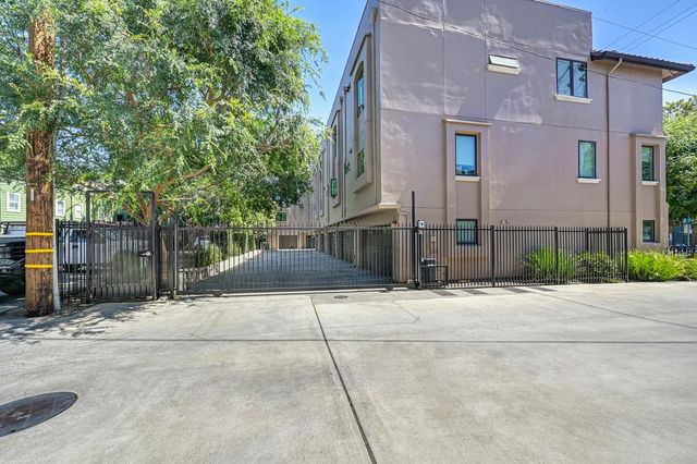 3024 I St, Sacramento, CA 95816