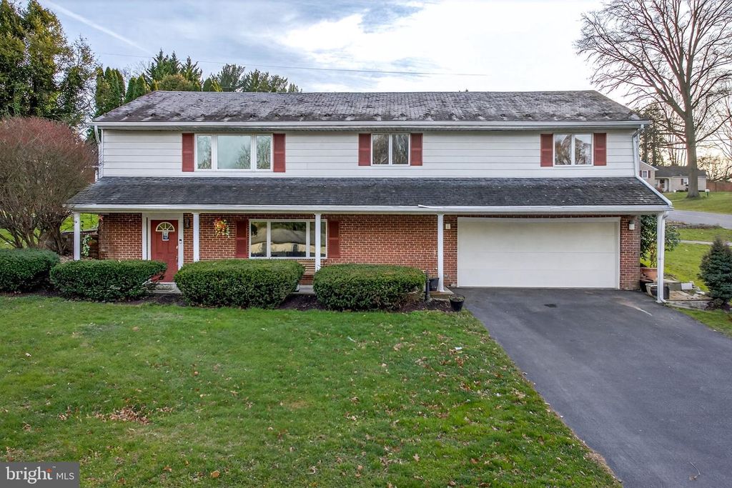 2210 BERKSHIRE RD, Lancaster, PA 17603