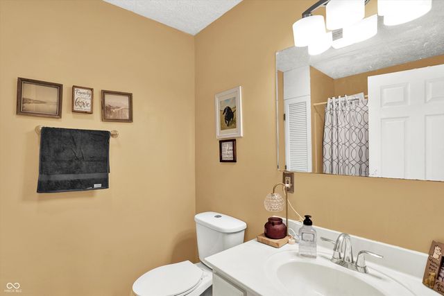 21080 Six Points Road, Sheridan, IN 46069