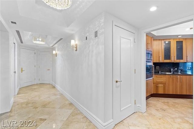 2857 Paradise Road 704, Las Vegas, NV 89109