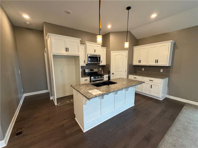 2321 S Heartland Court, Independence, MO 64057