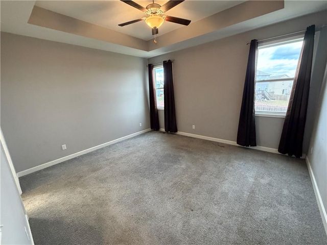 2321 S Heartland Court, Independence, MO 64057