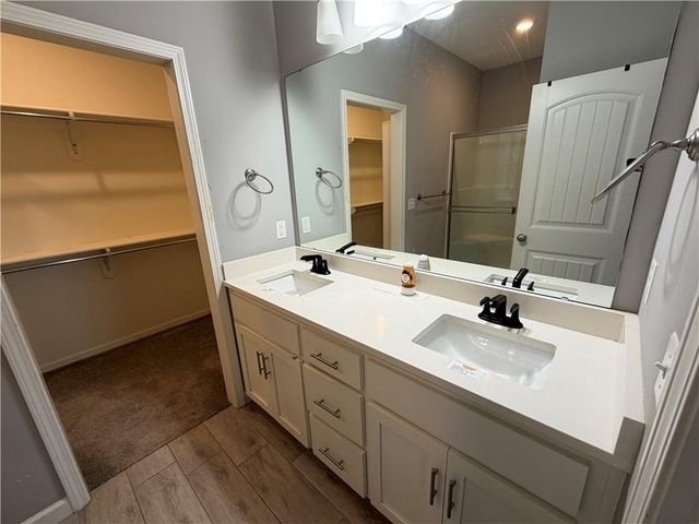 2321 S Heartland Court, Independence, MO 64057