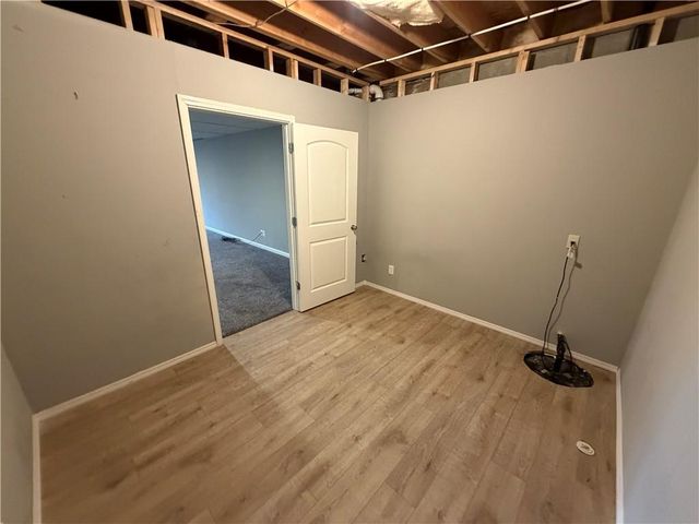 2321 S Heartland Court, Independence, MO 64057