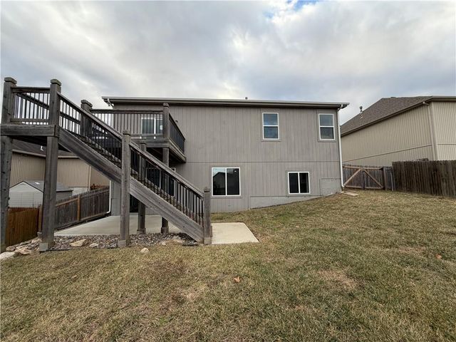 2321 S Heartland Court, Independence, MO 64057